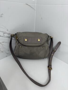 Marc Jacobs Preppy Natasha Nylon Crossbody Bag Beige Taupe Travel Lightweight